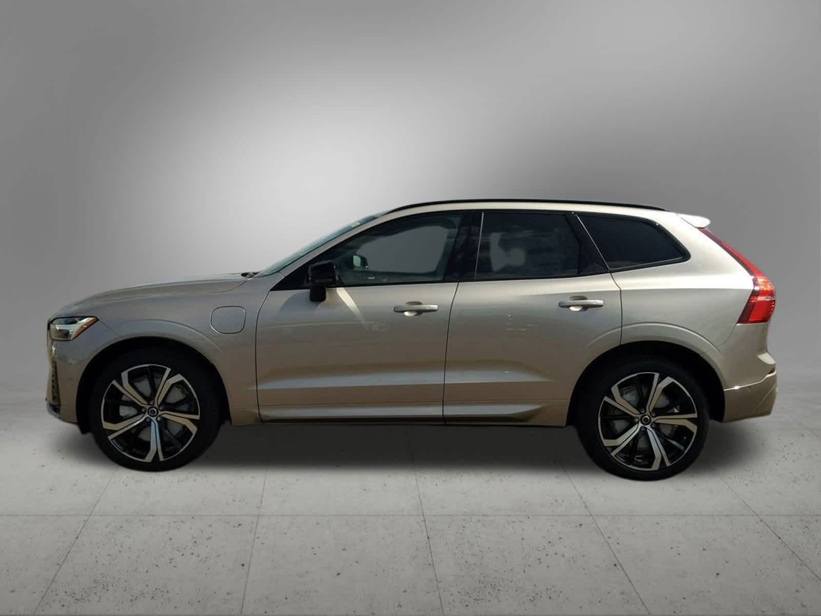 Thumbnail: 2025 Volvo XC60 - 3