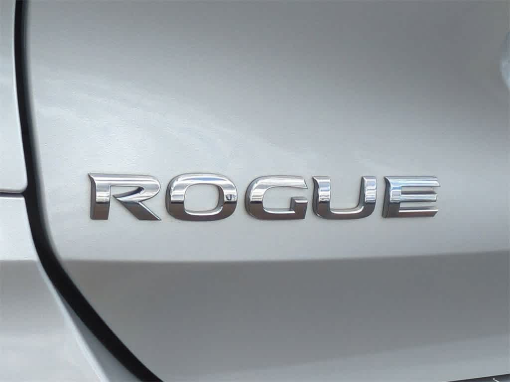 Thumbnail: 2017 Nissan Rogue - 11