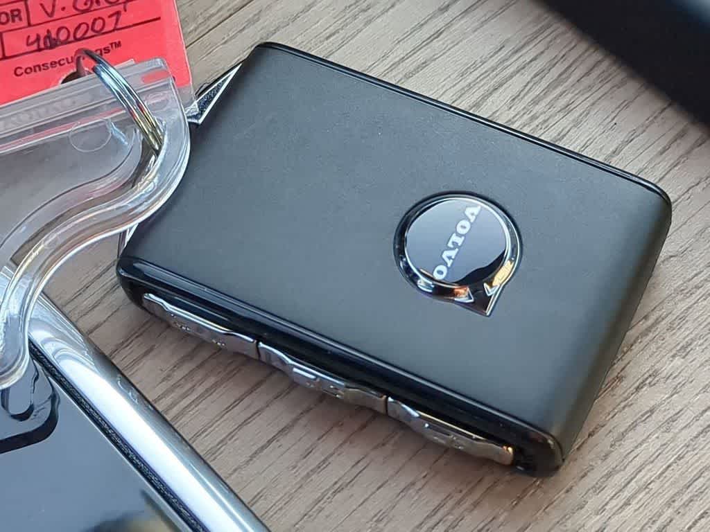 Thumbnail: 2026 Volvo XC60 - 32