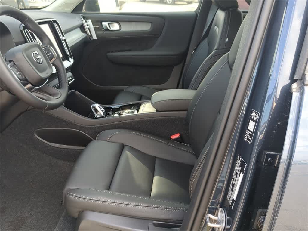 Thumbnail: 2026 Volvo XC40 - 15