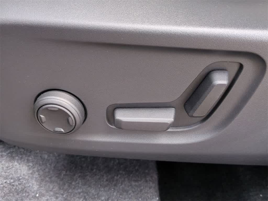 Thumbnail: 2026 Volvo XC40 - 16