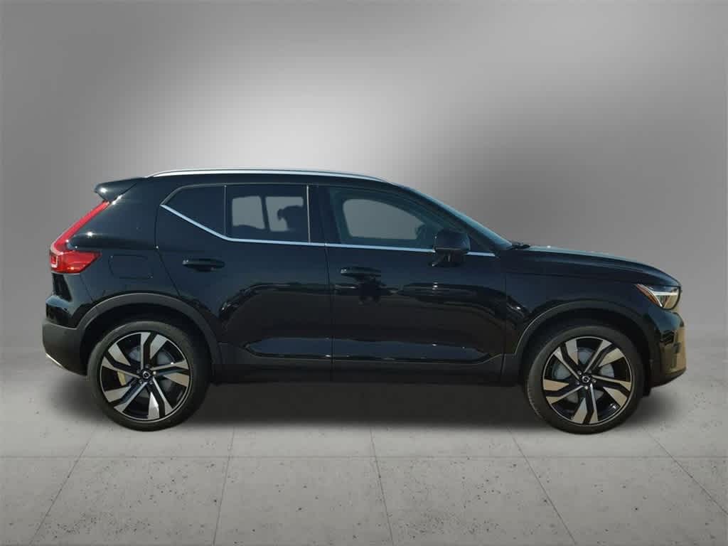 Thumbnail: 2025 Volvo XC40 - 7