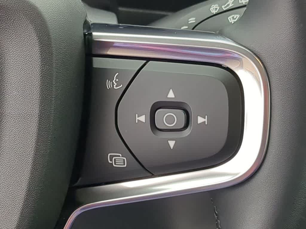 Thumbnail: 2026 Volvo XC40 - 23