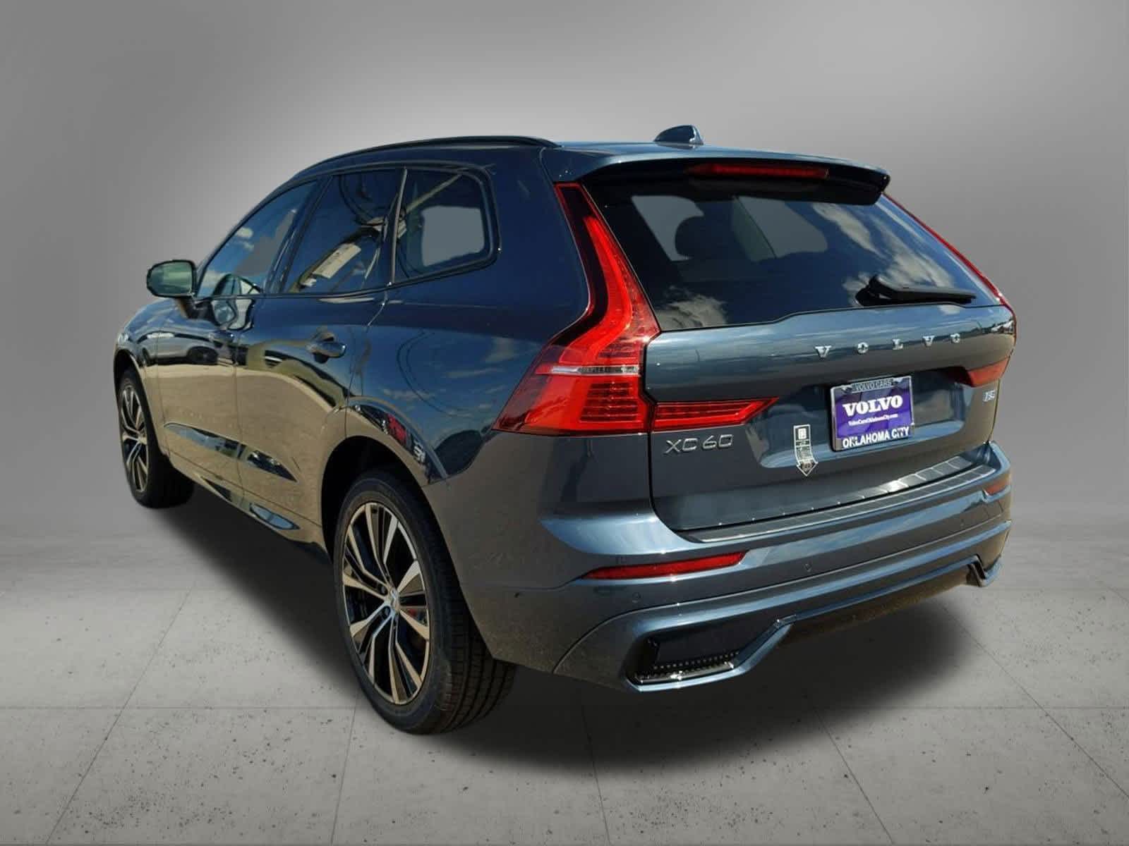 Thumbnail: 2025 Volvo XC60 - 4