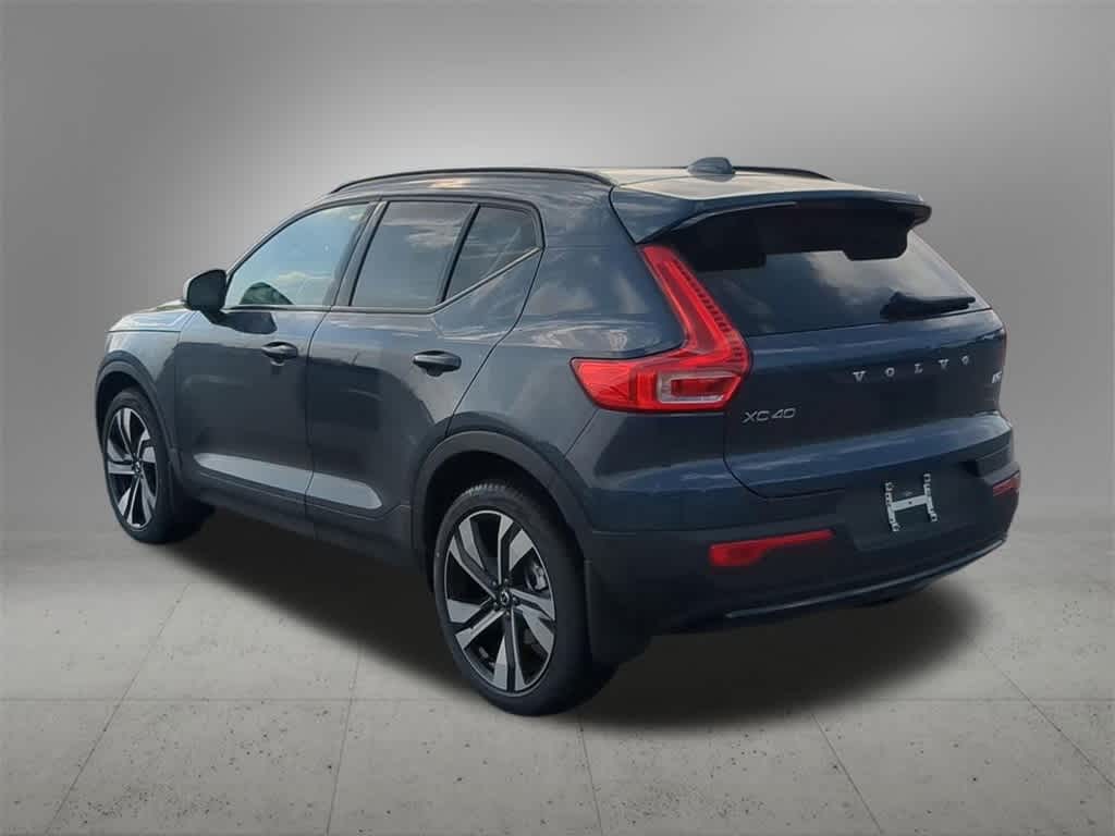 Thumbnail: 2026 Volvo XC40 - 4