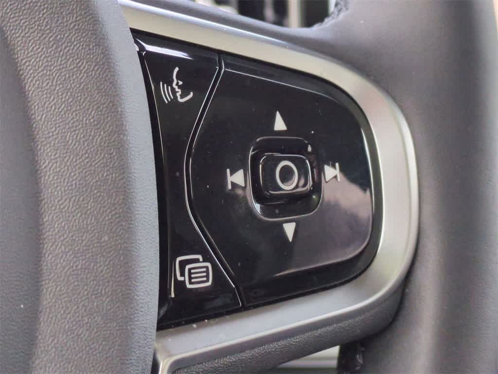 Thumbnail: 2025 Volvo XC60 - 25