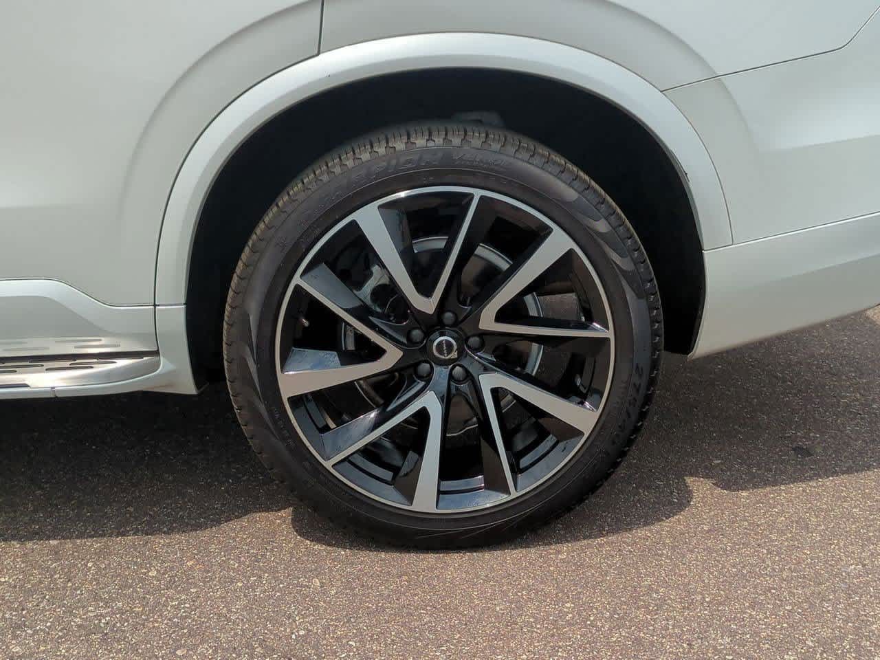 2022 Volvo XC90 T6 Momentum 12