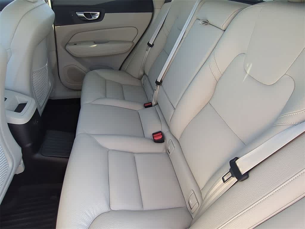 Thumbnail: 2025 Volvo XC60 - 18