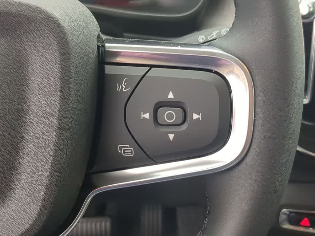 Thumbnail: 2026 Volvo XC40 - 23