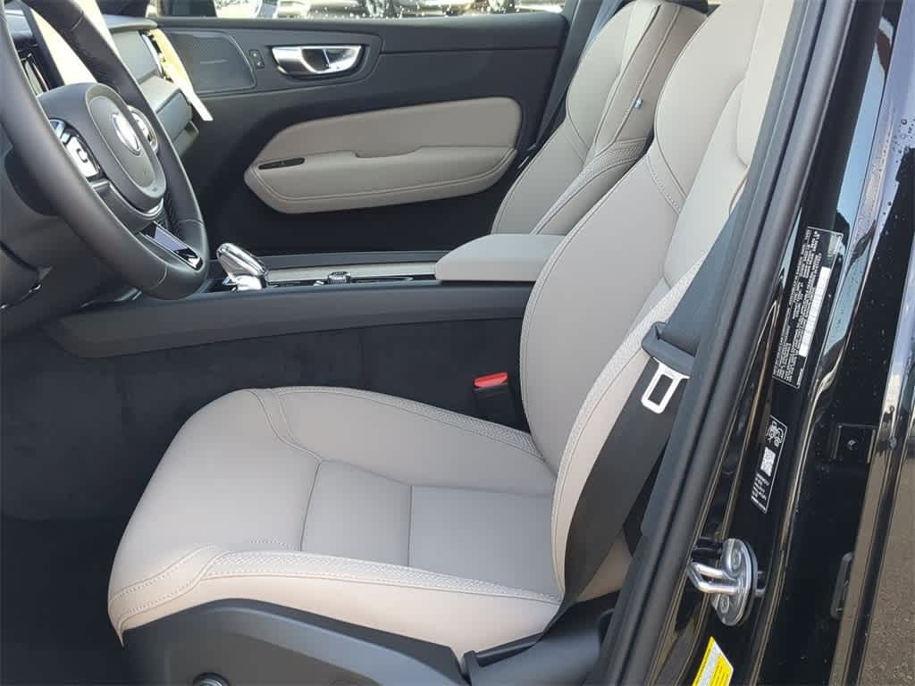 Thumbnail: 2026 Volvo XC60 - 15