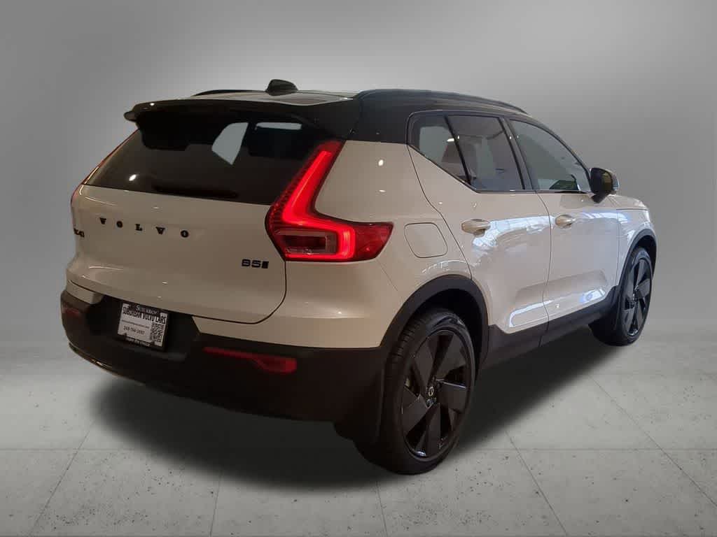 Thumbnail: 2026 Volvo XC40 - 6
