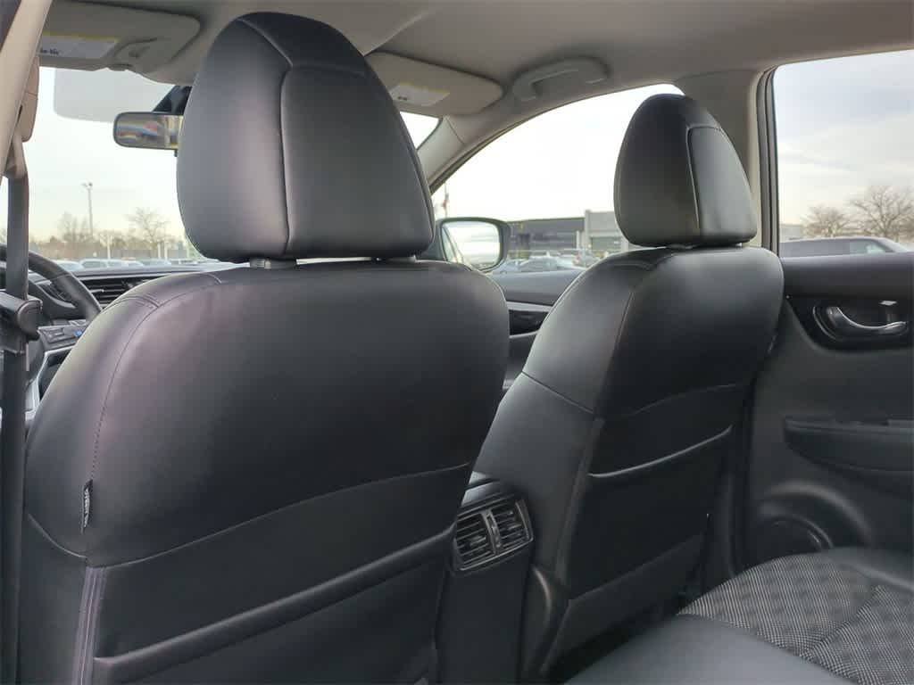 Thumbnail: 2022 Nissan Rogue Sport - 18