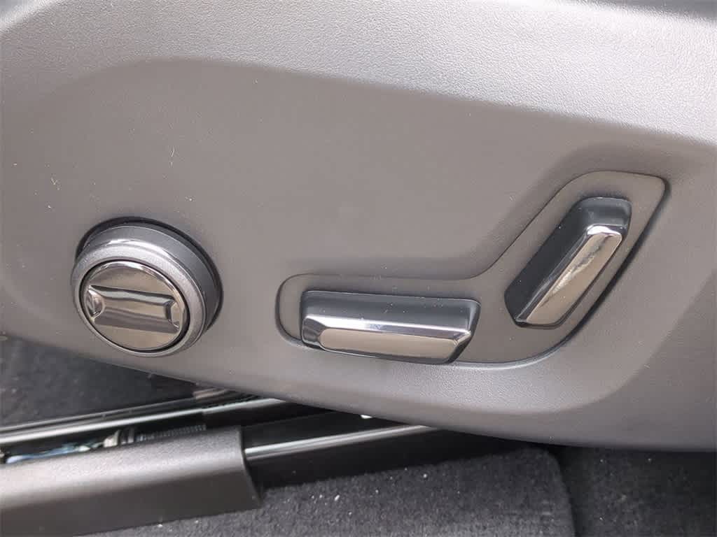 Thumbnail: 2026 Volvo XC60 - 16