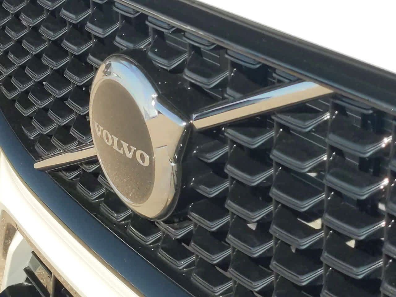Thumbnail: 2025 Volvo XC60 - 10