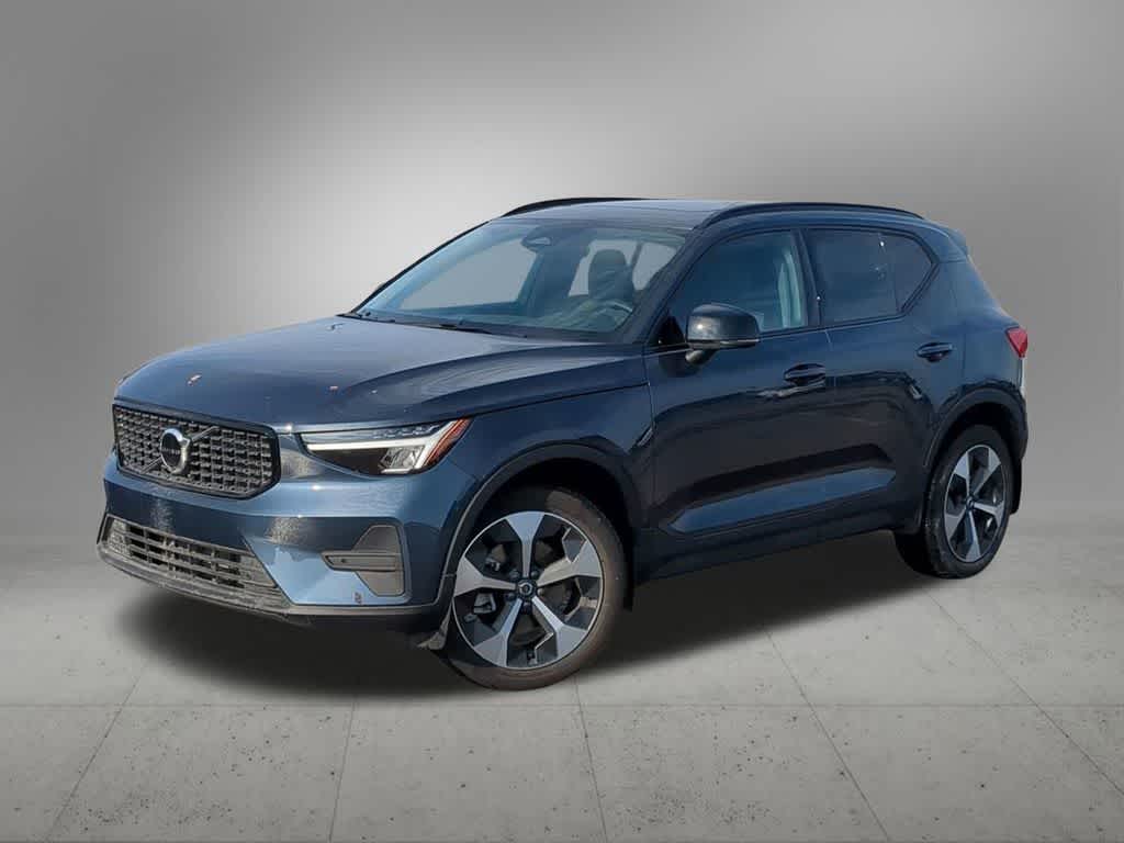 2026 Volvo XC40 Core