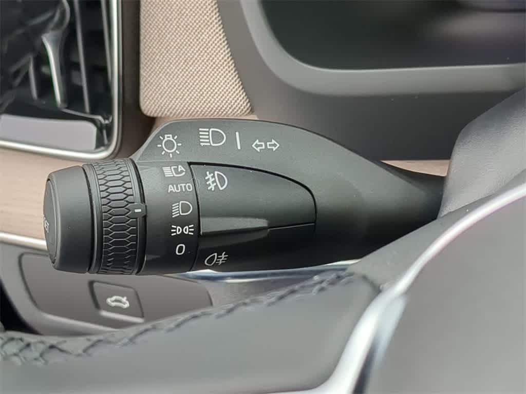 Thumbnail: 2026 Volvo XC90 - 25