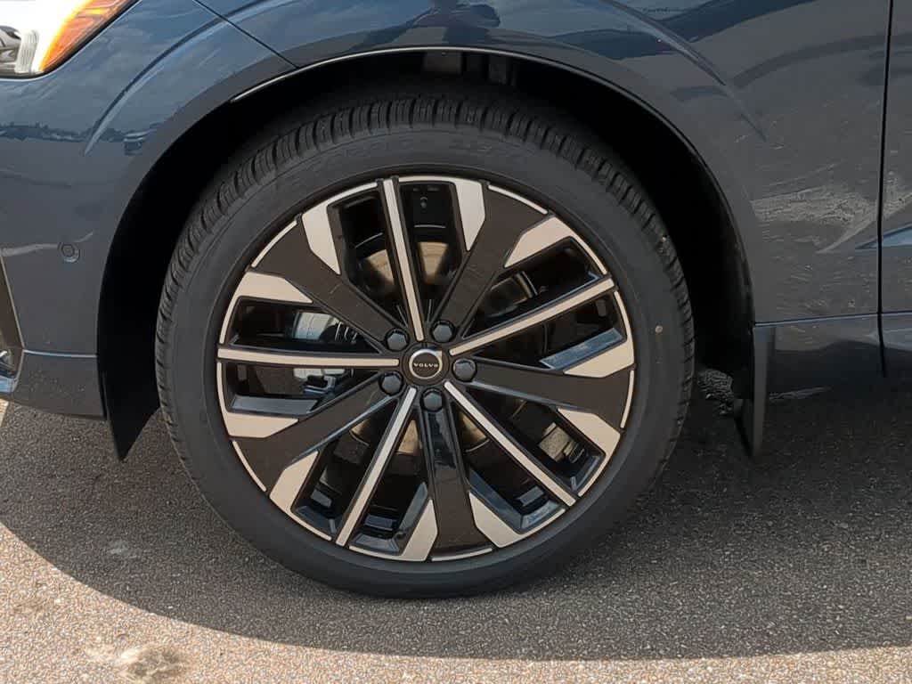 Thumbnail: 2026 Volvo XC60 - 13