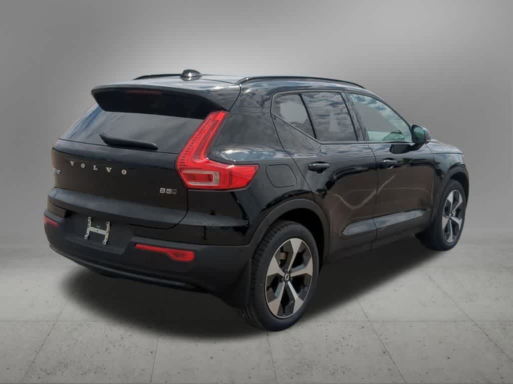 Thumbnail: 2026 Volvo XC40 - 6