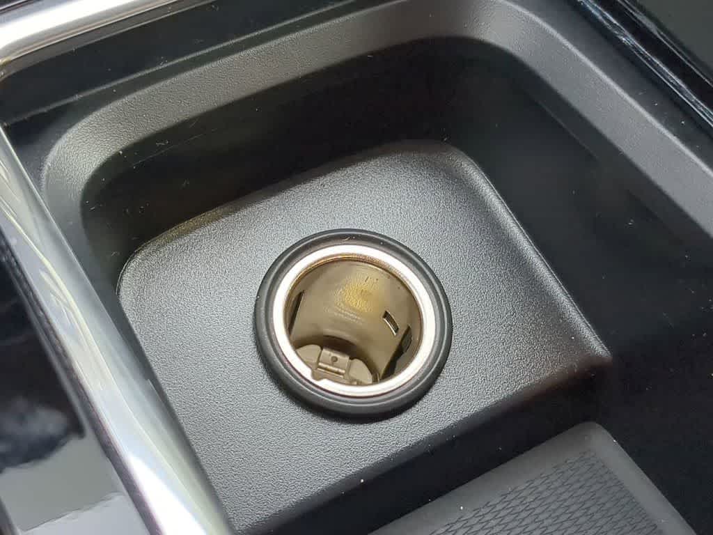 Thumbnail: 2026 Volvo XC60 - 30