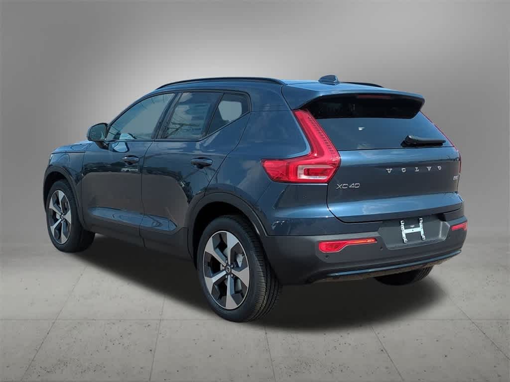 2026 Volvo XC40 Core photo 4