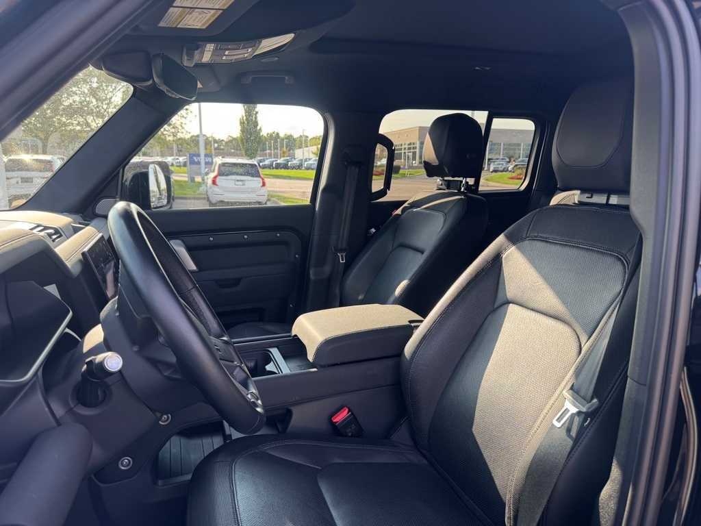 2023 Land Rover Defender 130 X-Dynamic SE photo 2