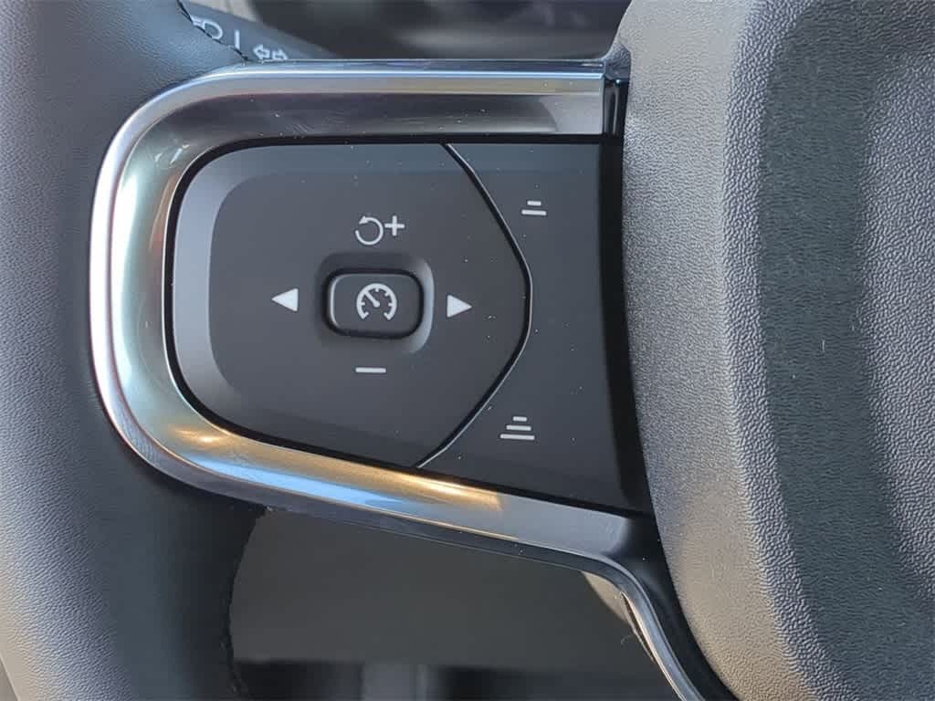 Thumbnail: 2026 Volvo XC40 - 22