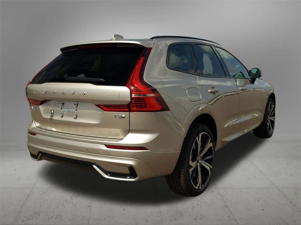 Thumbnail: 2025 Volvo XC60 - 6