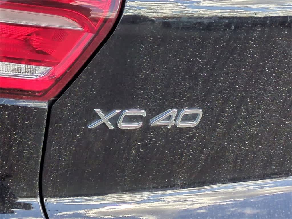 Thumbnail: 2023 Volvo XC40 - 12