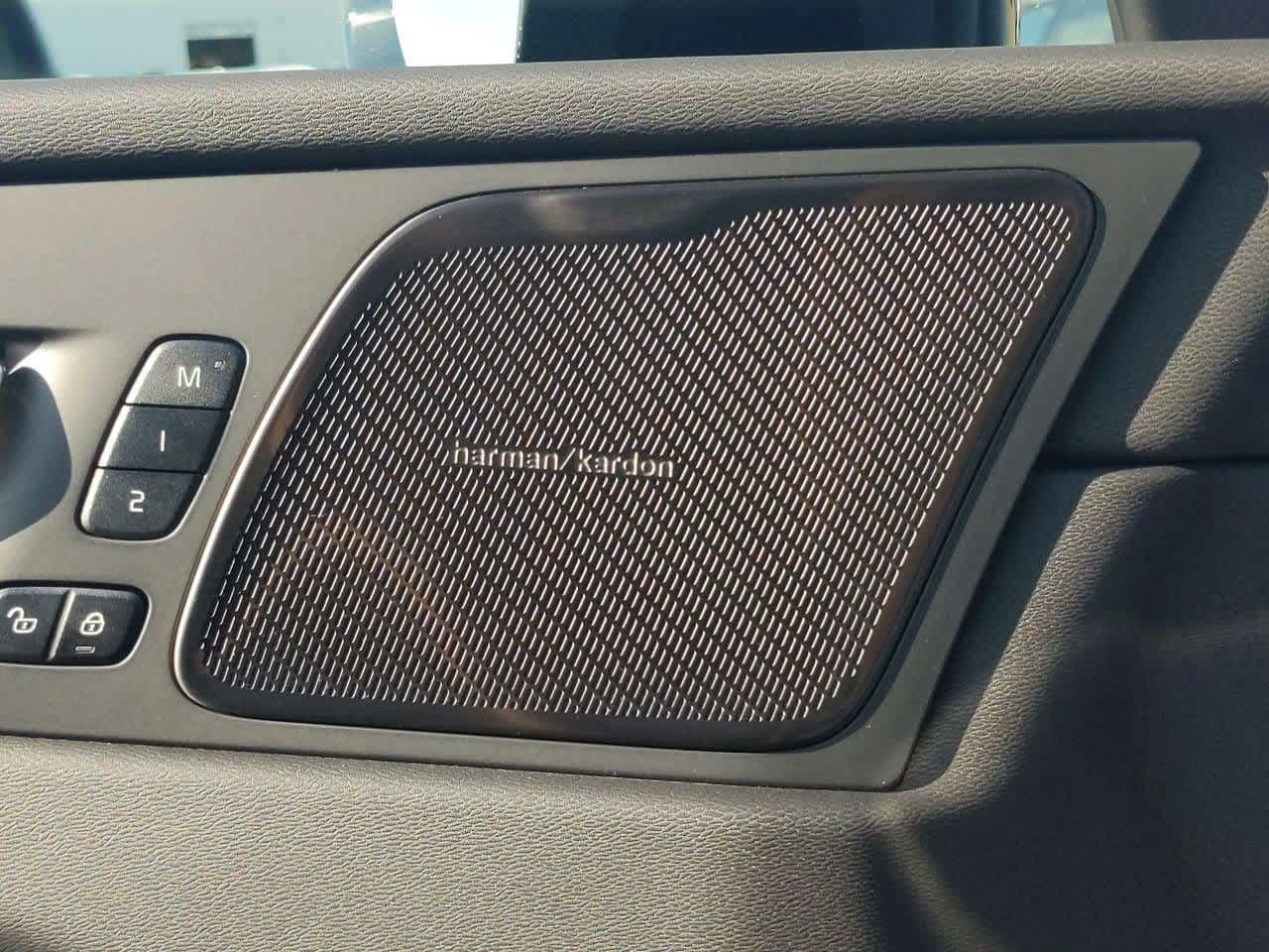 Thumbnail: 2025 Volvo XC60 - 24