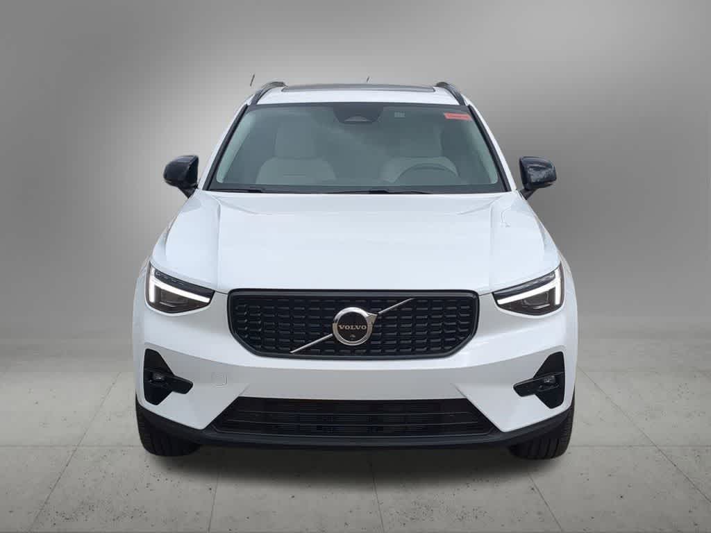 Thumbnail: 2026 Volvo XC40 - 9