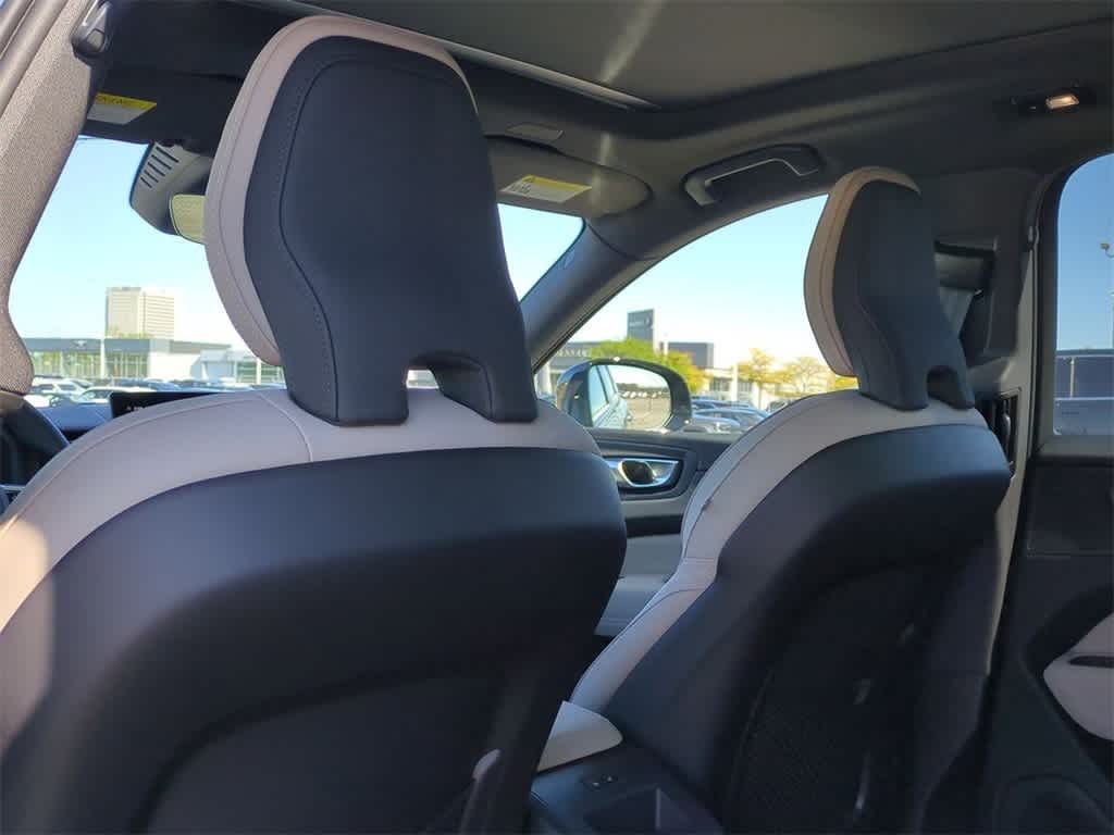 Thumbnail: 2026 Volvo XC60 - 17