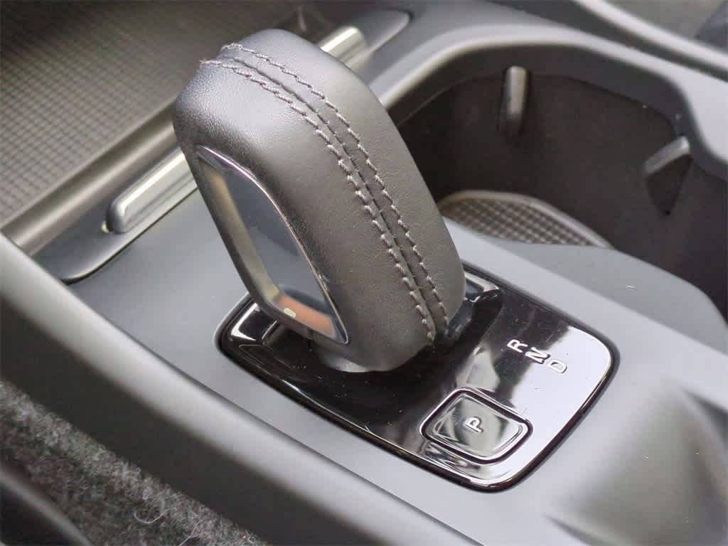 Thumbnail: 2021 Volvo XC40 - 31