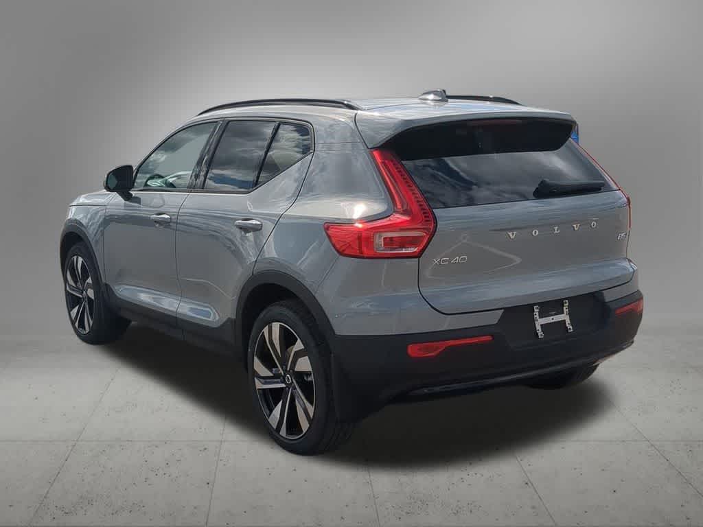 Thumbnail: 2026 Volvo XC40 - 4