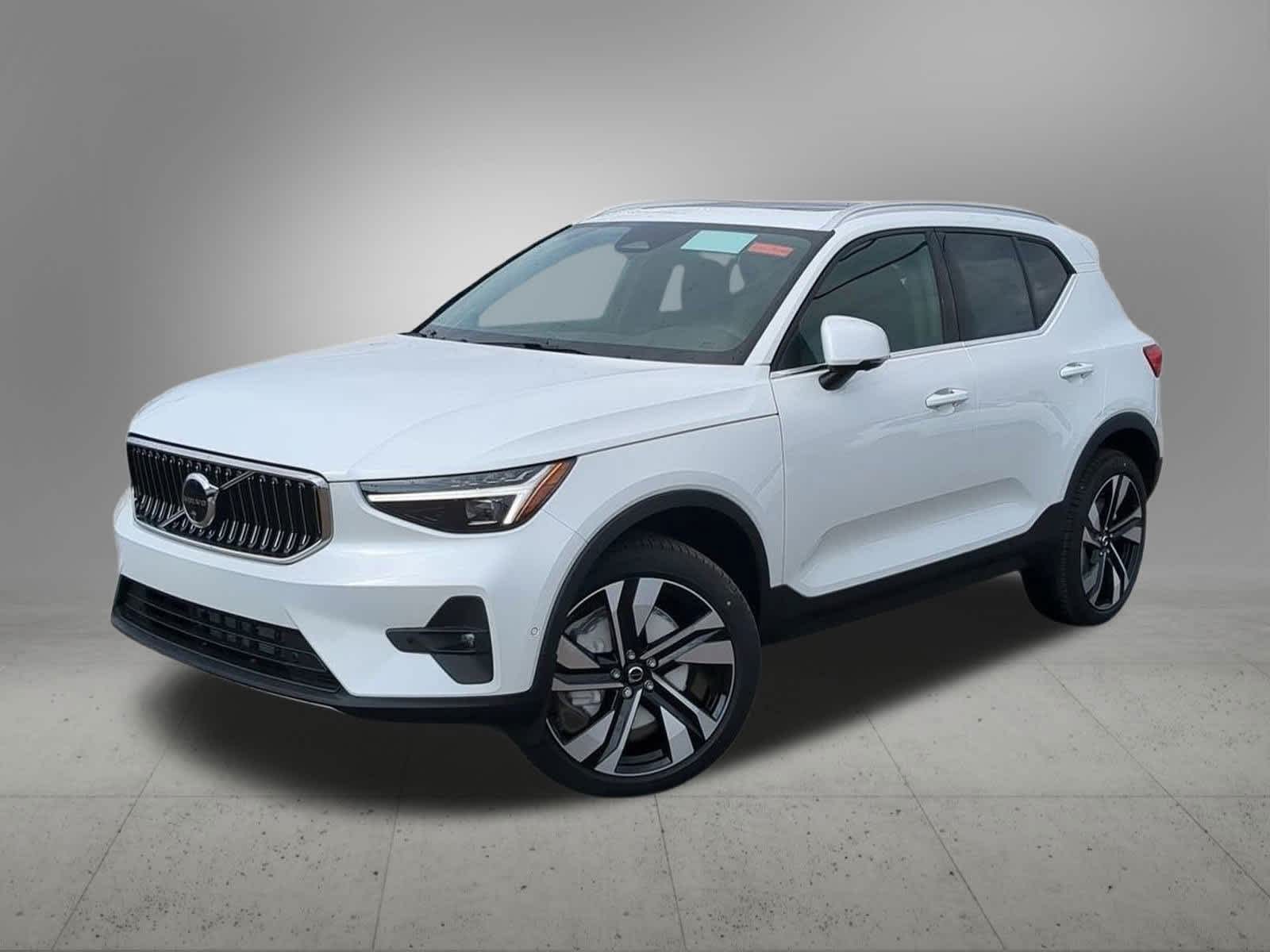 2025 Volvo XC40 B5 Ultimate -
                  Troy, MI
