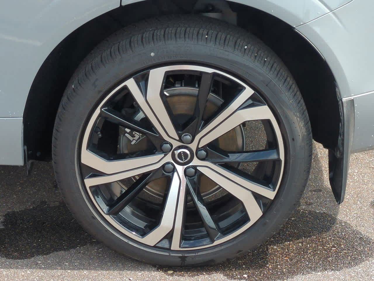 Thumbnail: 2025 Volvo XC60 - 13