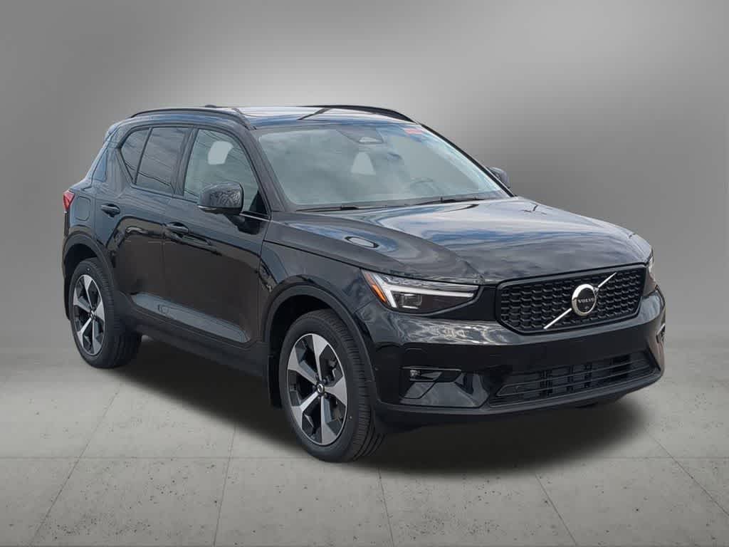 Thumbnail: 2026 Volvo XC40 - 8