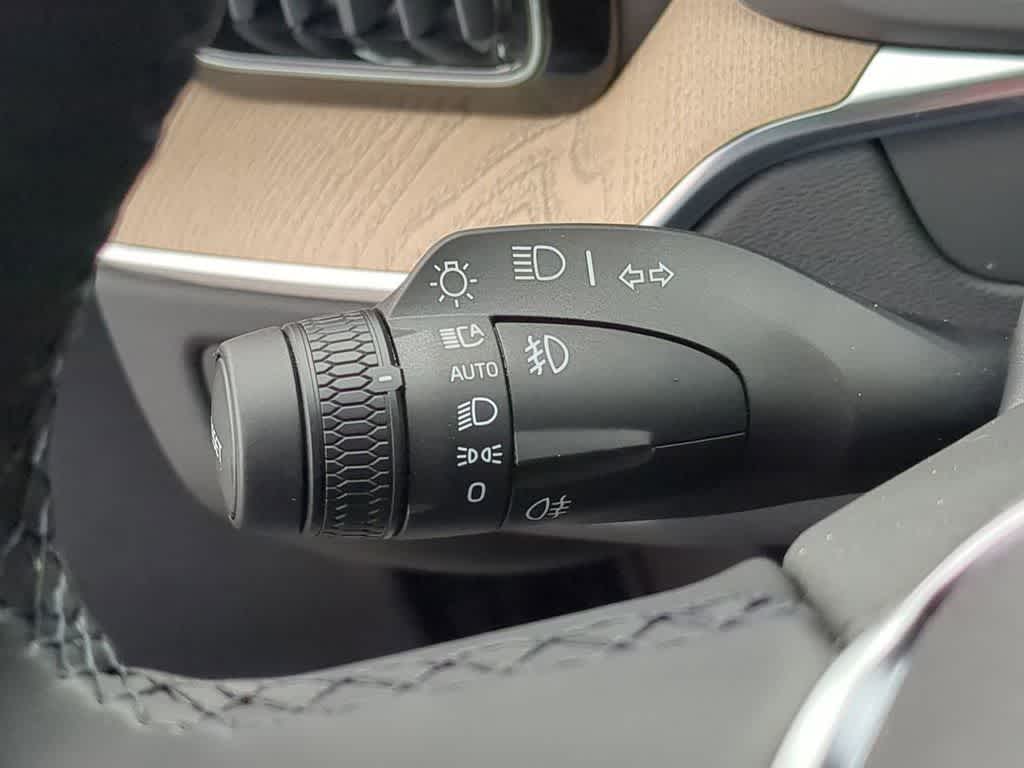 Thumbnail: 2026 Volvo XC60 - 25