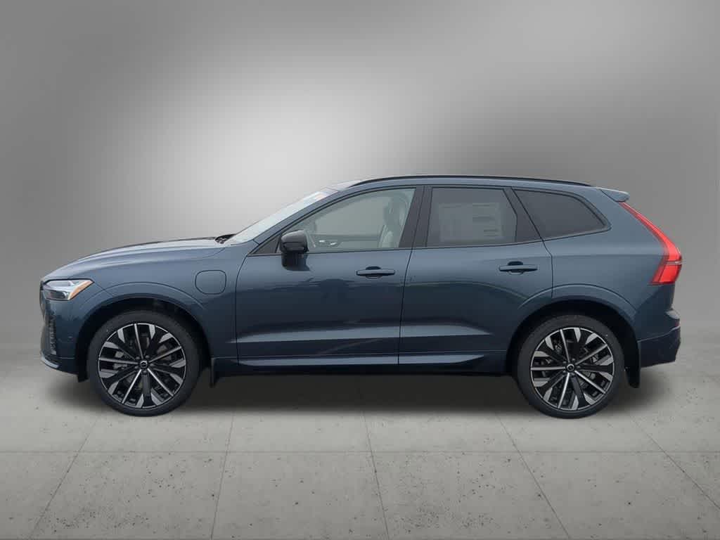 Thumbnail: 2026 Volvo XC60 - 3