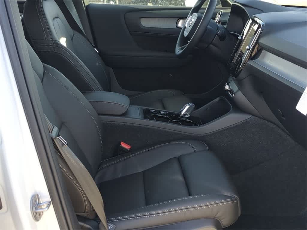 Thumbnail: 2026 Volvo XC40 - 20