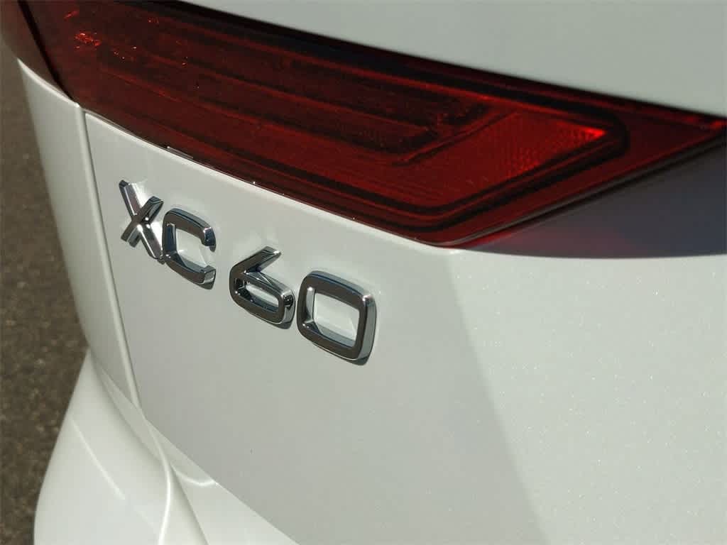 Thumbnail: 2025 Volvo XC60 - 11
