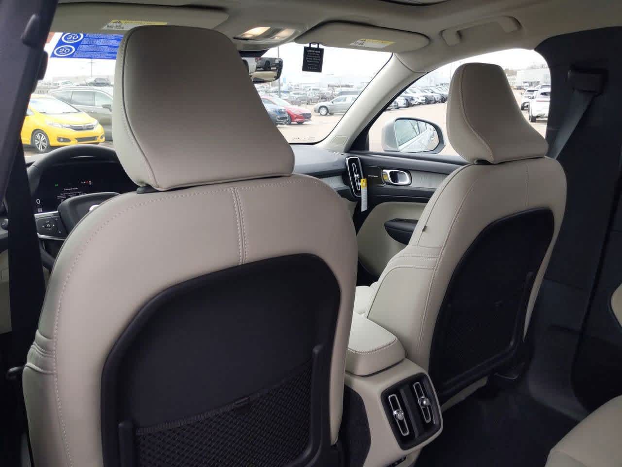 2025 Volvo XC40 B5 Ultimate 18