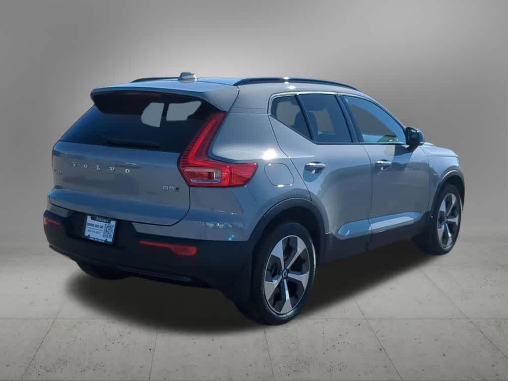 Thumbnail: 2026 Volvo XC40 - 6