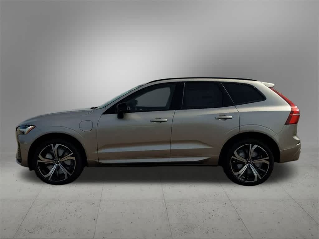 Thumbnail: 2025 Volvo XC60 - 3