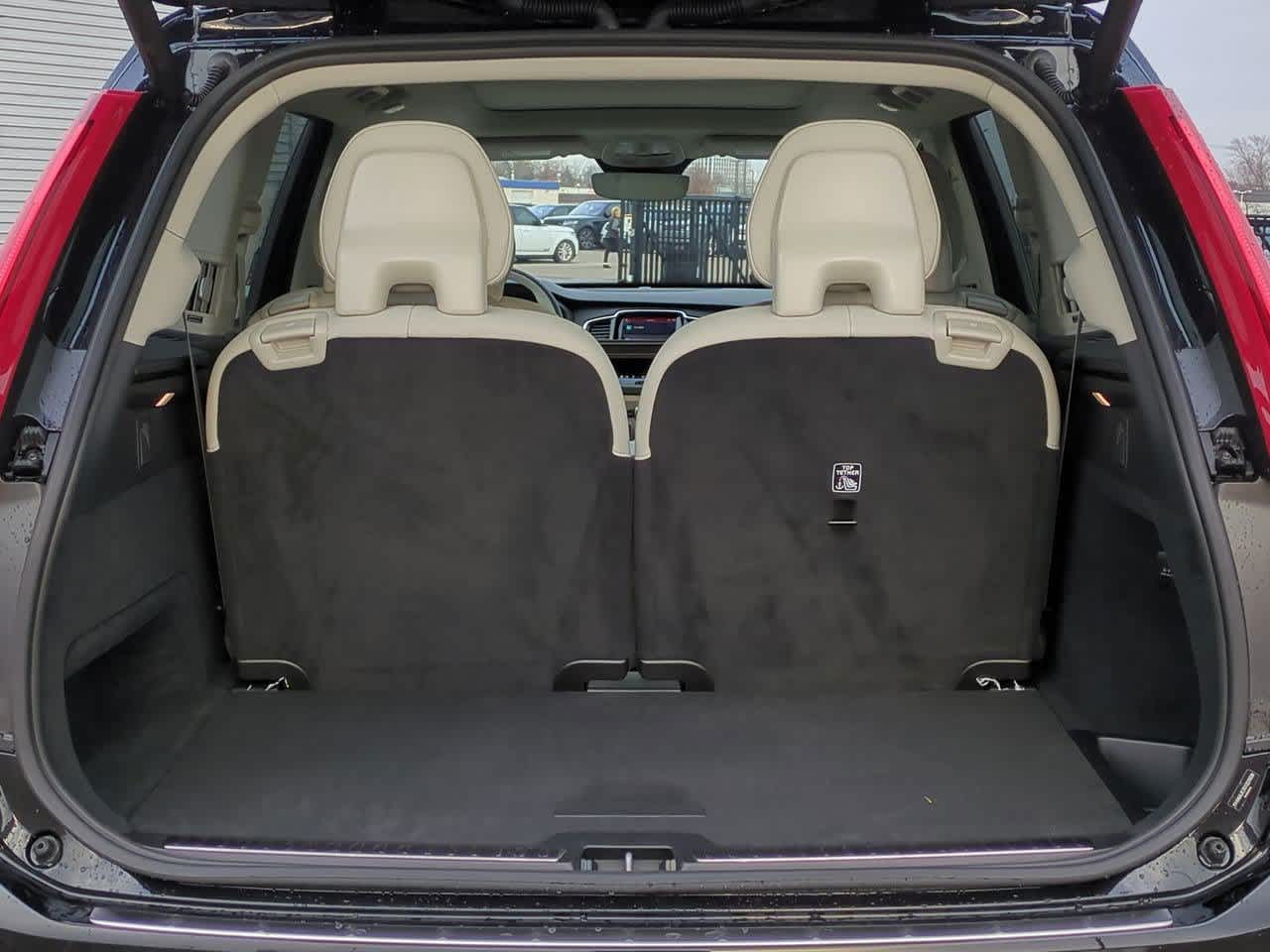 2025 Volvo XC90 T8 Plus 34