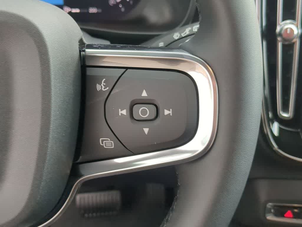 Thumbnail: 2026 Volvo XC40 - 23