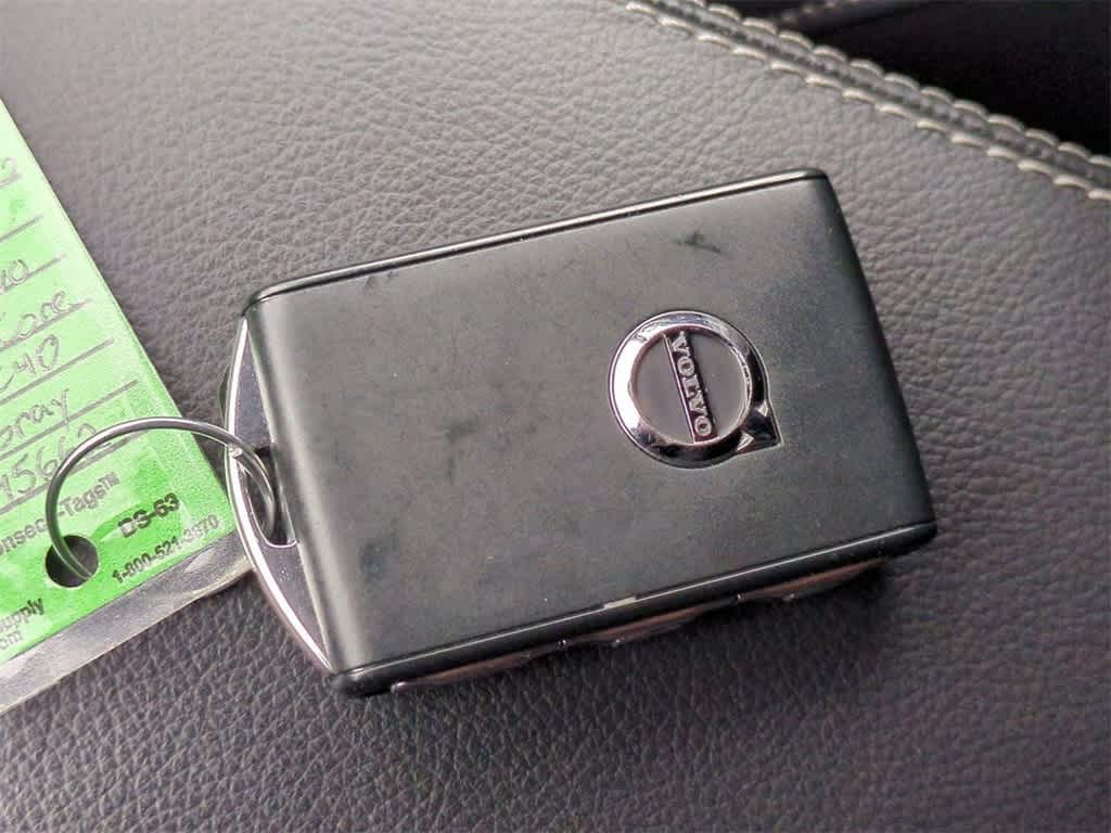 Thumbnail: 2023 Volvo XC40 - 27