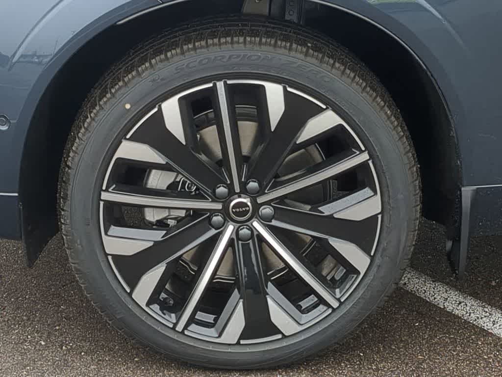 Thumbnail: 2026 Volvo XC60 - 13