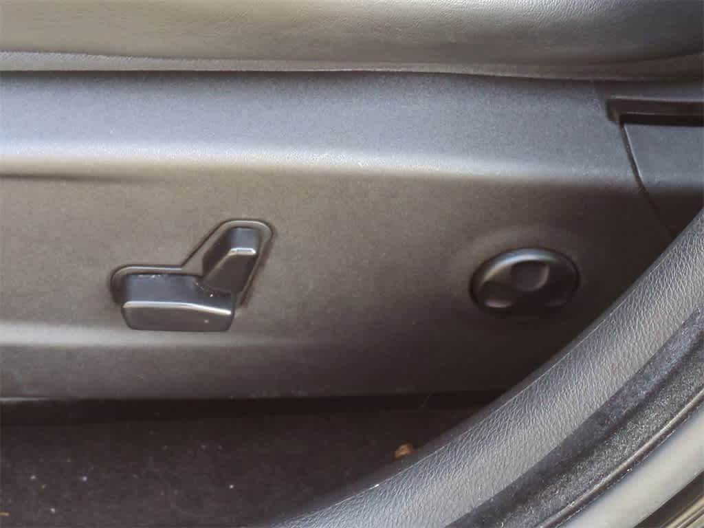 Thumbnail: 2016 Dodge Charger - 17