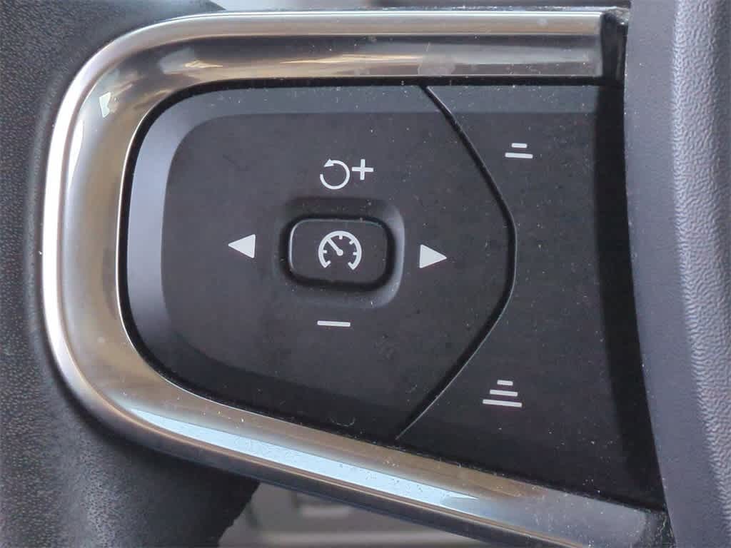 Thumbnail: 2020 Volvo XC40 - 21