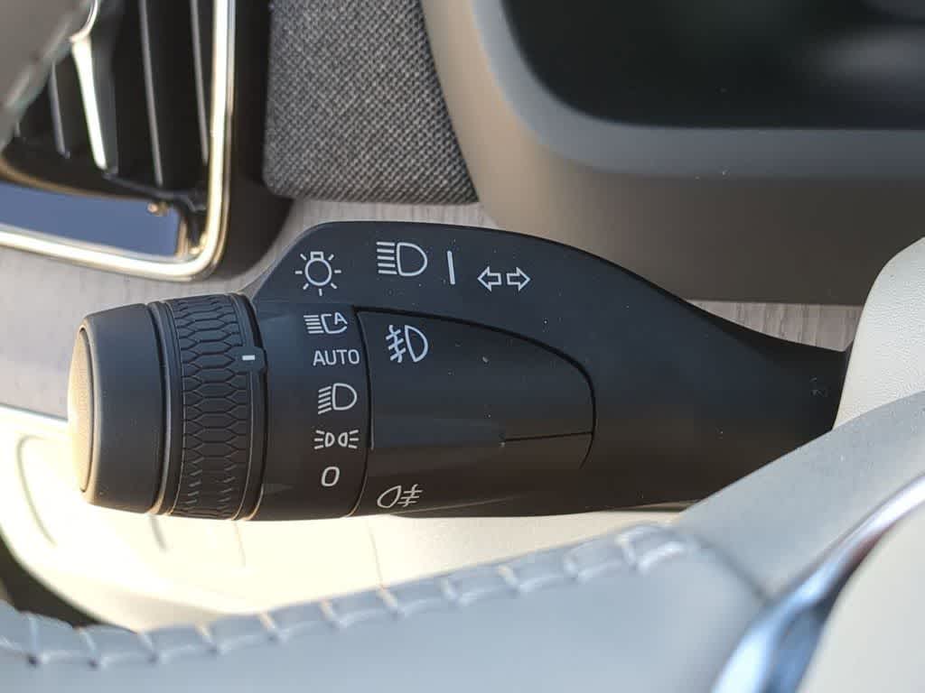 Thumbnail: 2026 Volvo XC90 - 25